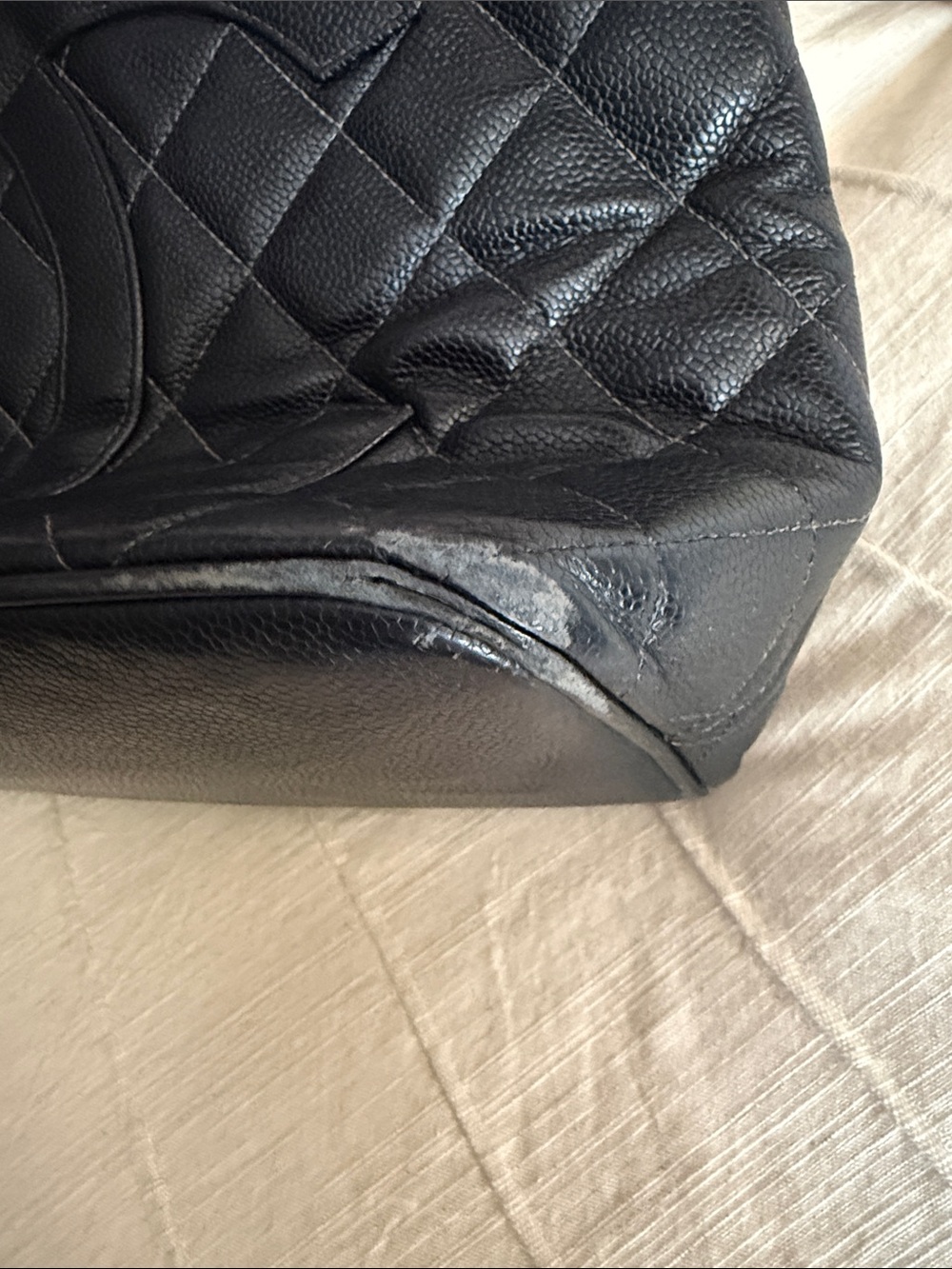 CHANEL Black Quilted Leather Tote with Signature CC Emblem - Picture 5 of 17
